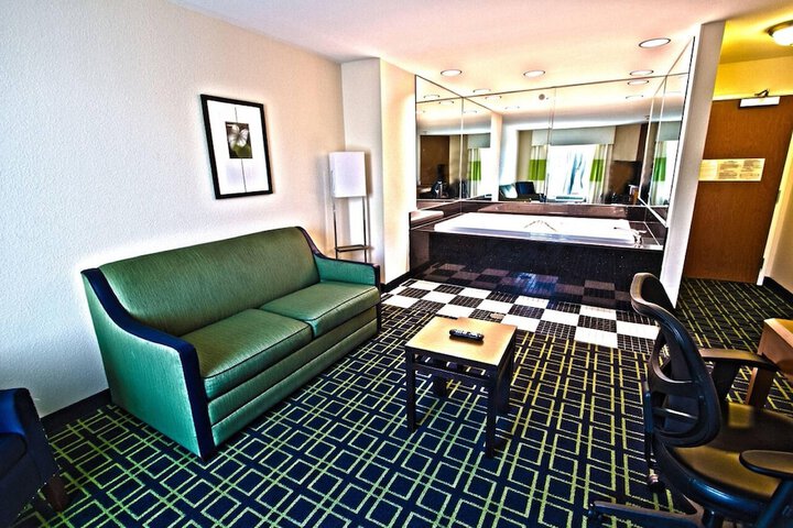 Room 12 of 27