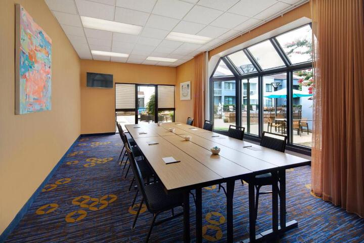 Courtyard by Marriott Atlanta Windy Hill / Ballpark