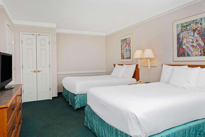 Room 17 of 28
