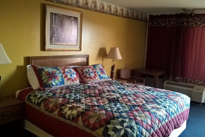 Room 17 of 38