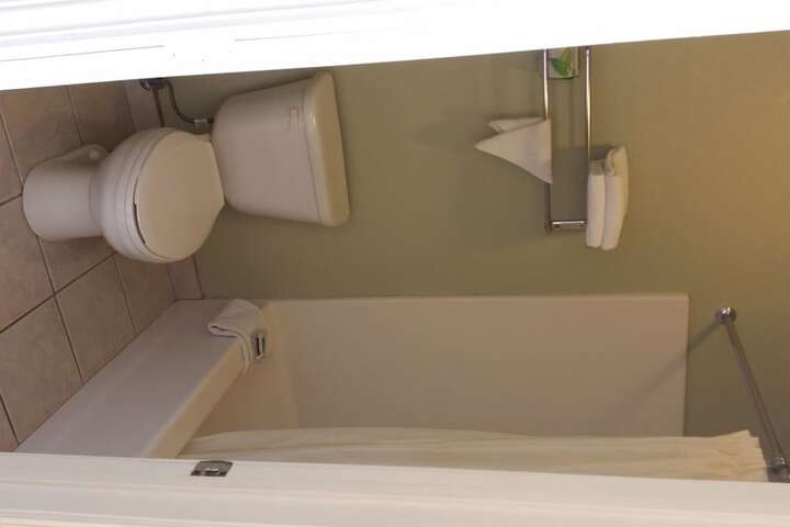 Room 12 of 27