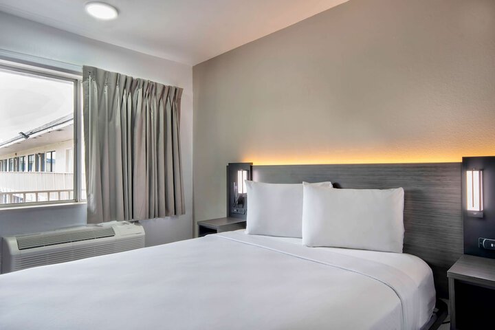 Room 15 of 27