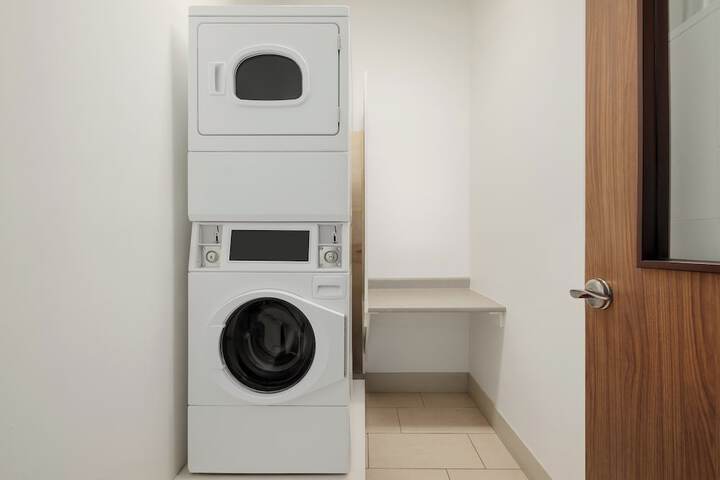 Holiday Inn Express & Suites Victoria - Colwood