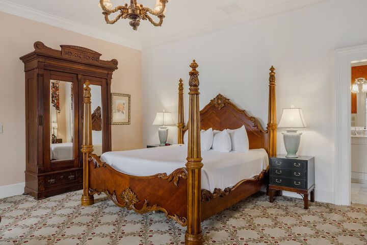 Room 43 of 46