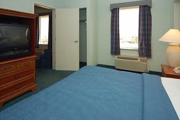 Room 33 of 35