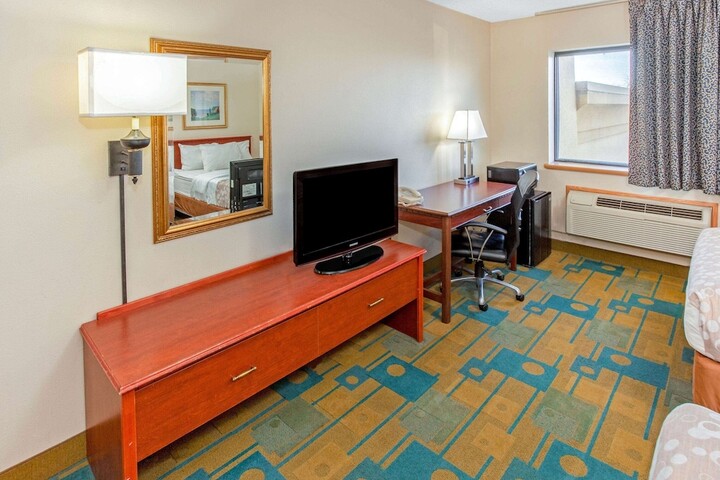 Room 21 of 38