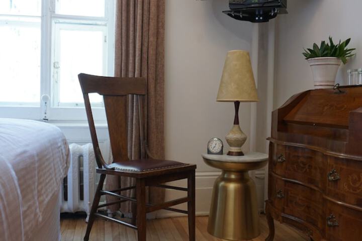 Room 25 of 76
