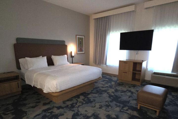 Hampton Inn & Suites Ontario