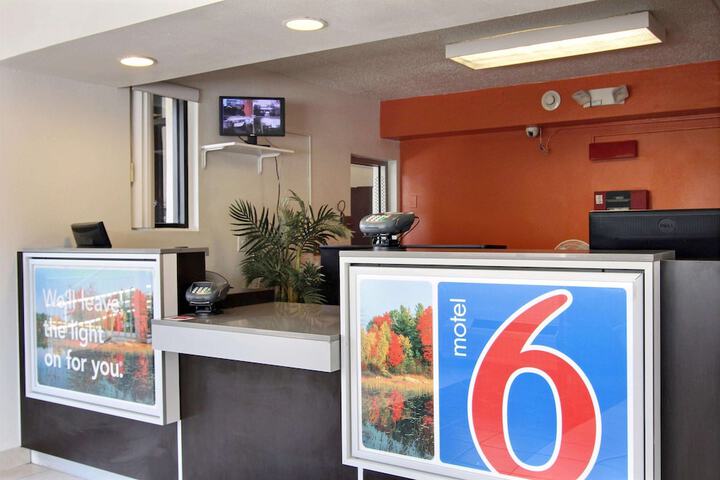 Motel 6 Middleburg Heights OH - Cleveland