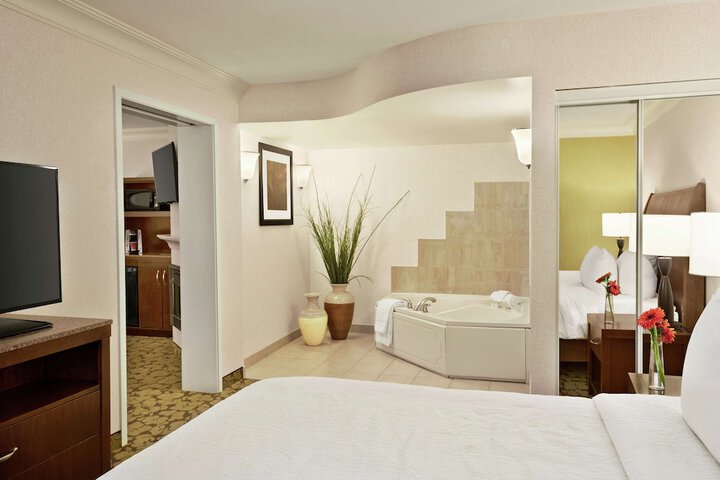 Room 34 of 52