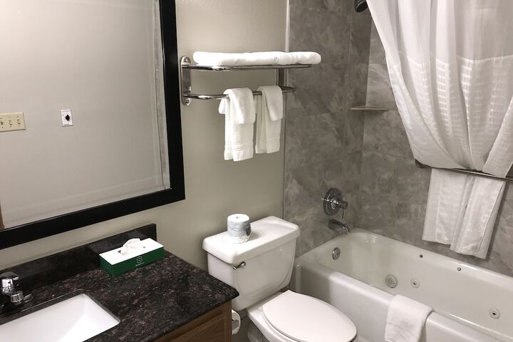 Days Inn by Wyndham Grove