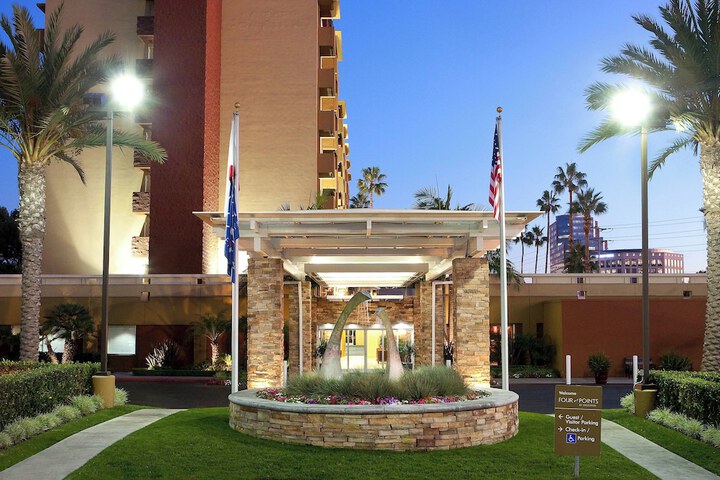 Four Points by Sheraton Los Angeles Westside