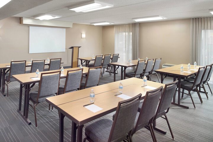 Courtyard by Marriott Atlanta Airport South / Sullivan Road
