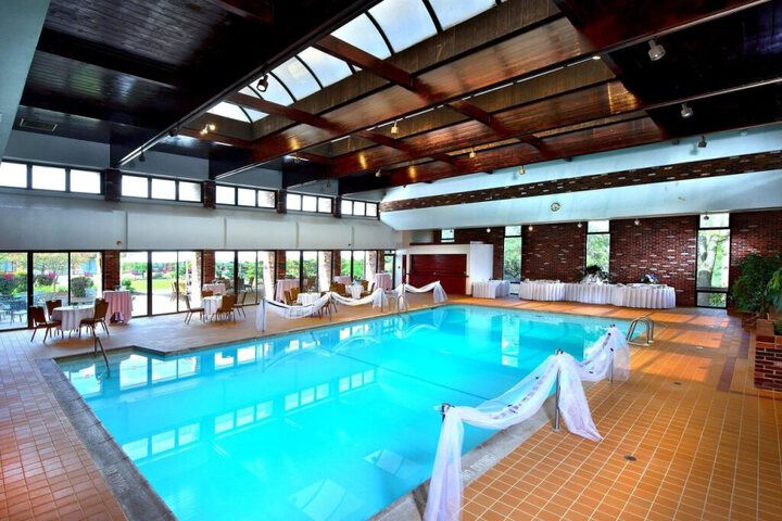 NICHOLS VILLAGE HOTEL AND SPA