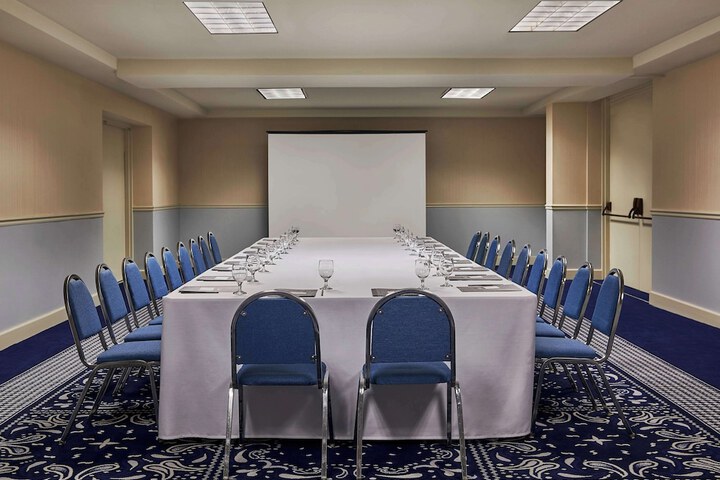Graduate by Hilton Lincoln