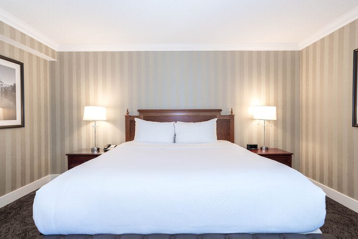 Sandman Signature Edmonton Downtown Hotel