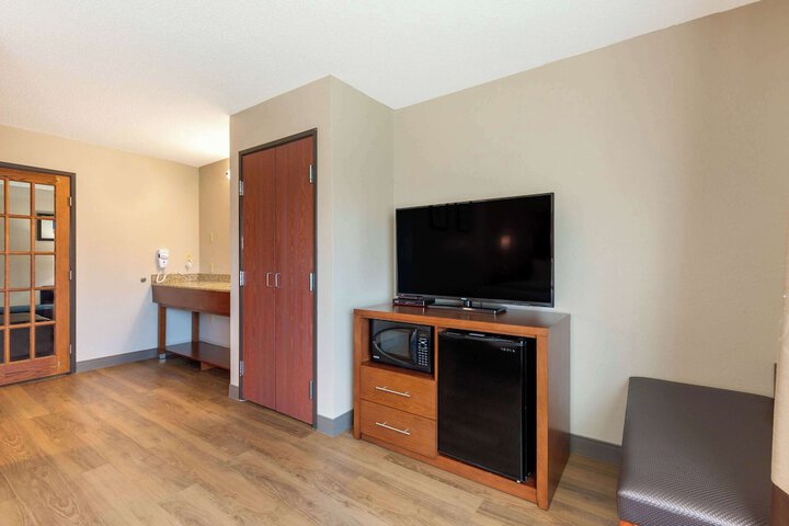 Comfort Inn & Suites Milford