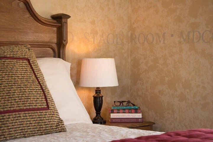 Room 33 of 54