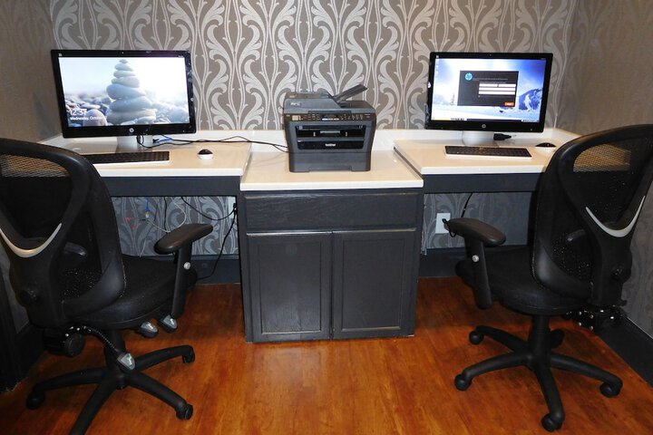Business Center 84 of 90