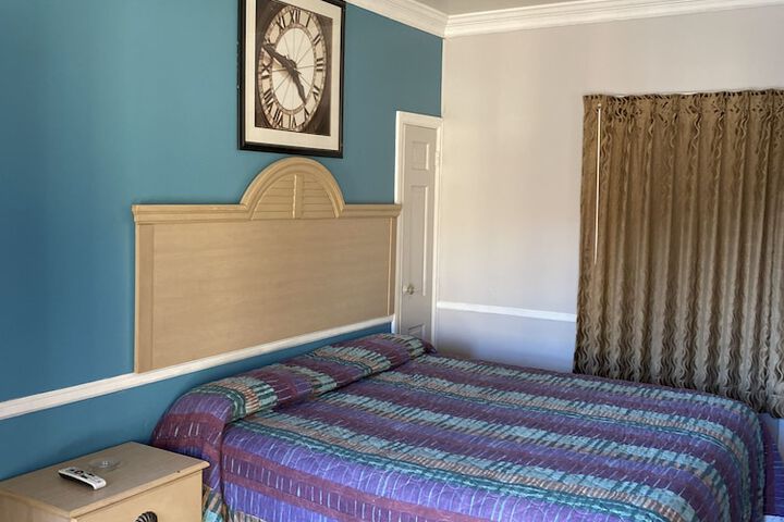 Room 10 of 11