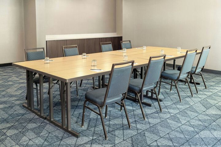Courtyard by Marriott Cleveland Airport South