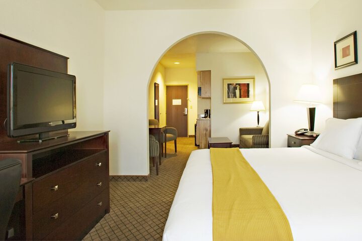 Holiday Inn Express & Suites Childress by IHG