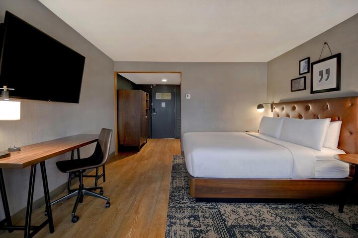 Room 43 of 67
