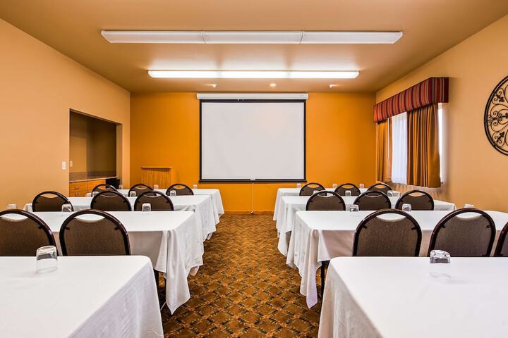 Best Western Plus Hartford Lodge