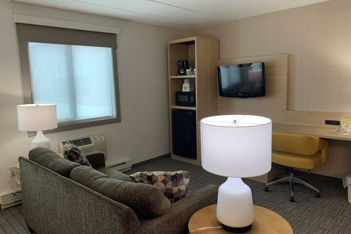 Room 33 of 49