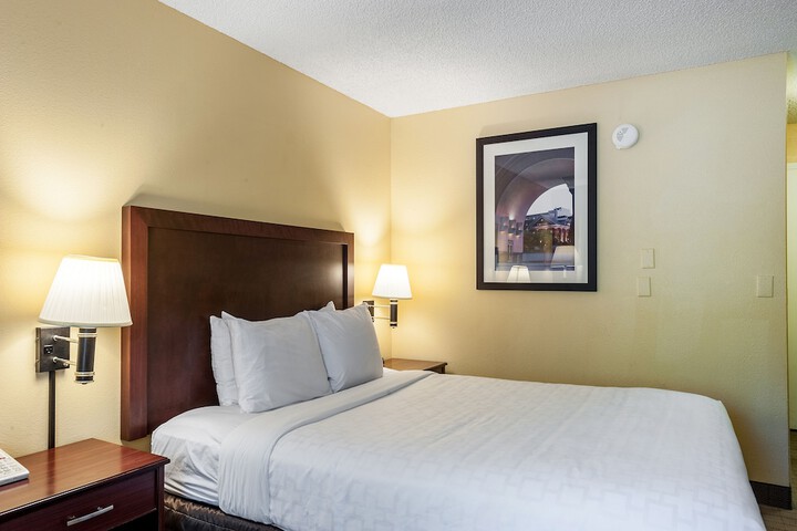 Room 25 of 105