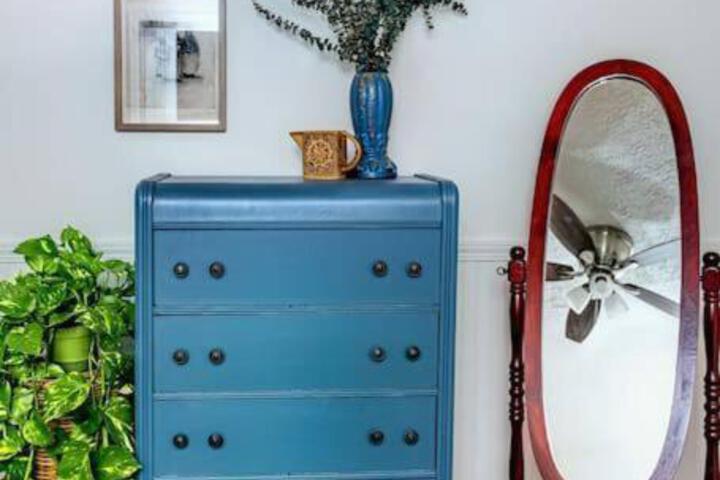 Bright Updated Waterfront Cottage Pets Welcome!
