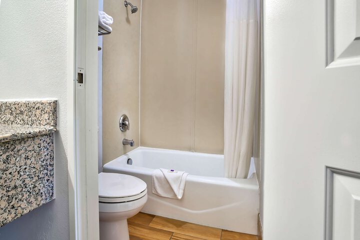Room 12 of 26