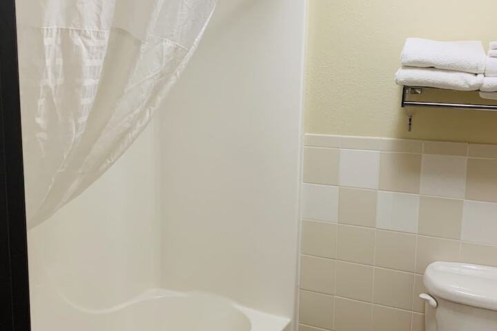 AmericInn by Wyndham Kewanee