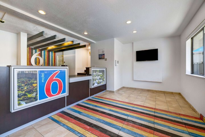 Motel 6 Kirkland WA - North Kirkland