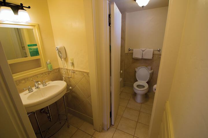 Room 17 of 24