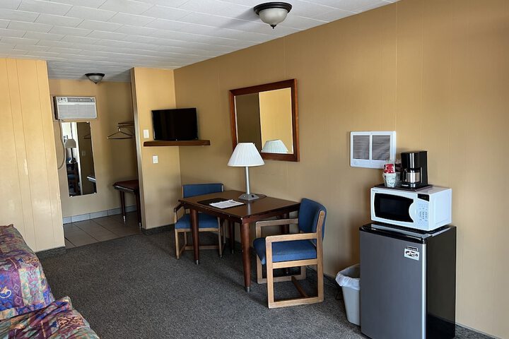 Room 255 of 443