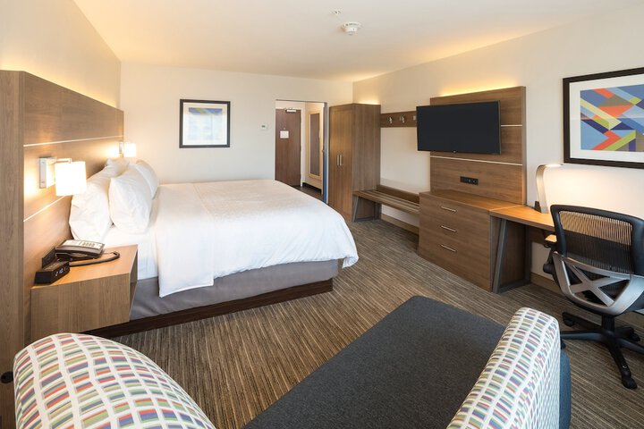 Room 10 of 26