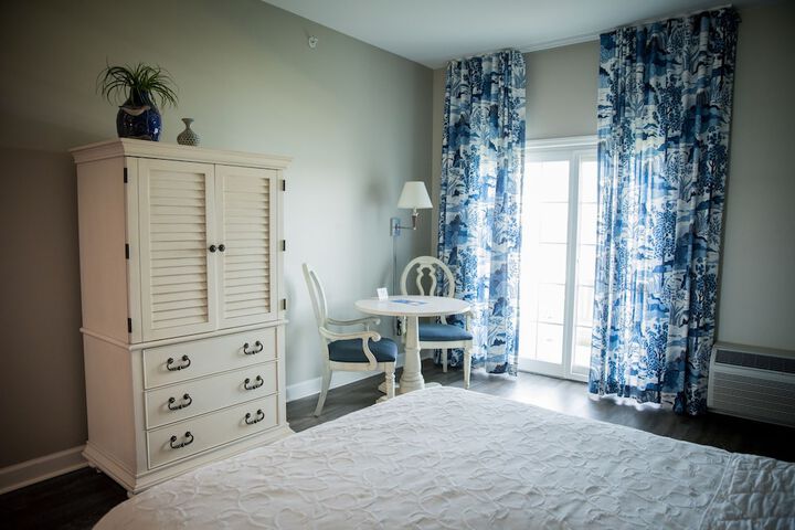 Room 33 of 63