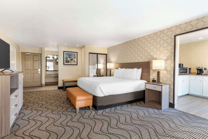 Best Western Plus Heritage Inn