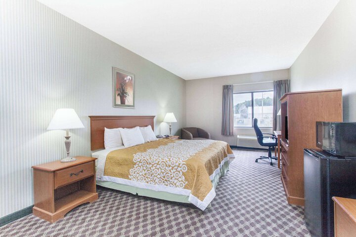 Room 13 of 19