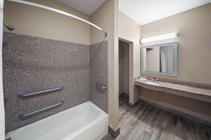 Super 8 by Wyndham Lubbock West