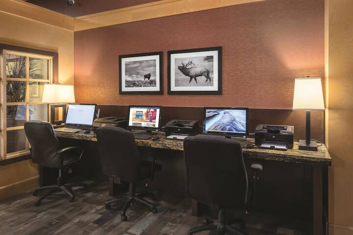 Business Center 25 of 26