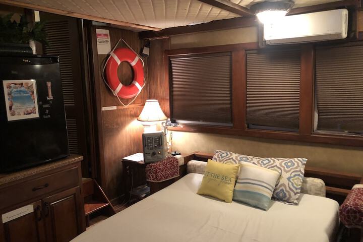 Room 27 of 40