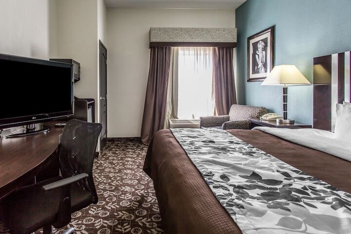 Room 11 of 25