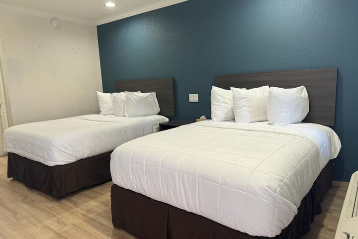 Room 10 of 20