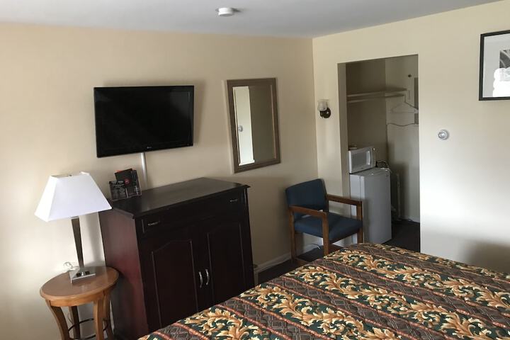 Room 4 of 12
