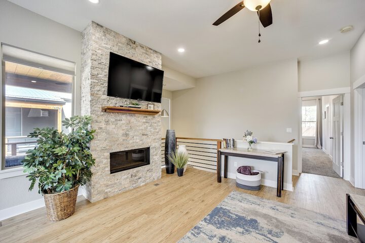 Dtwn Woodland Park Townhome w / Covered Deck