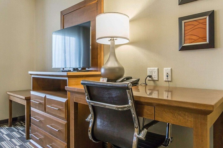 Comfort Inn & Suites Edmonton International Airport