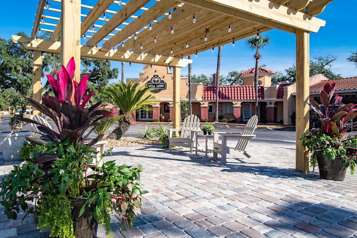 Hotel Exterior 64 of 68