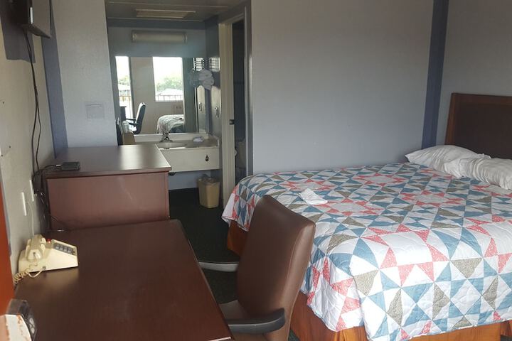 Room 14 of 16